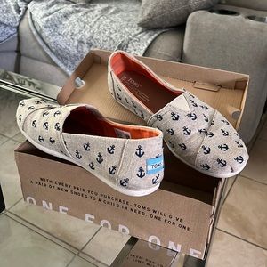 TOMS nautical print tan shoes. 9.5.